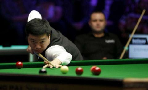 西媒：巴萨向欧足联提交报告，控诉法兰克福球迷破坏球场设施