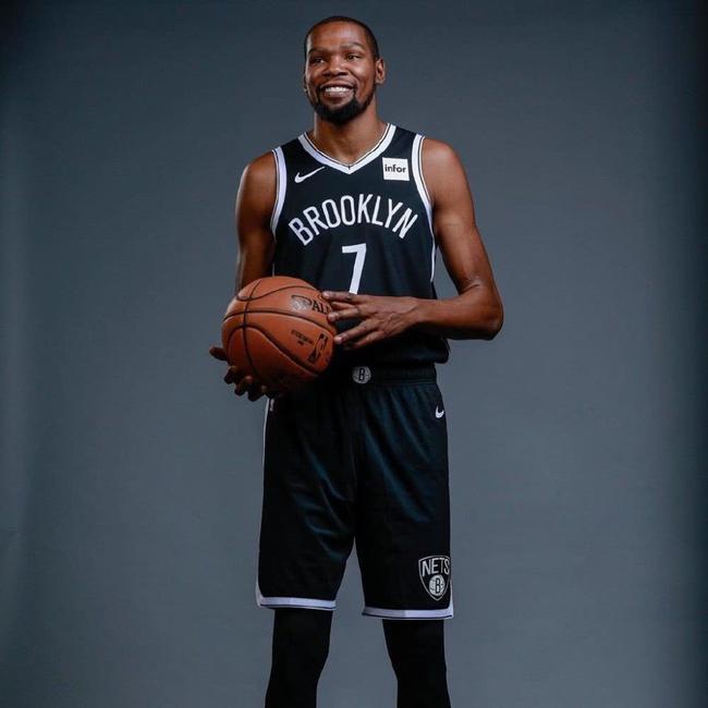 534场，诺伊尔追平伊梅尔并列德甲门将历史出场榜第二位